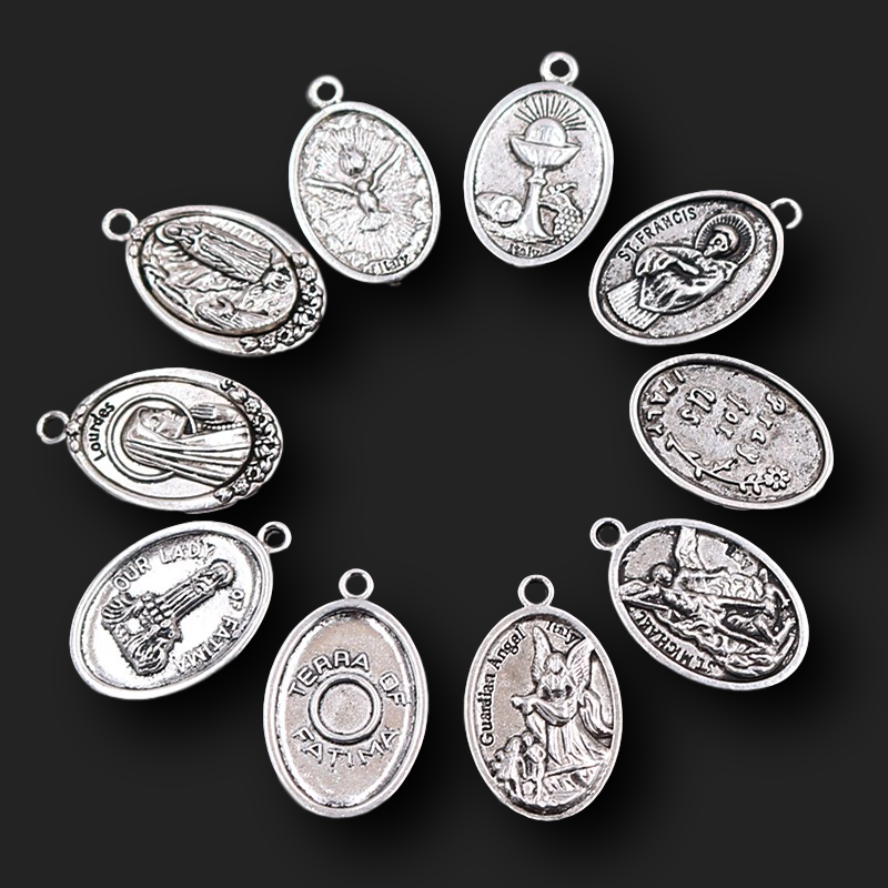 Vintage Christian Tag Pendants - Vintage Fashion Labels recensie en prijs